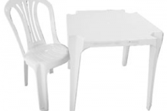 Mesa para 4 Cadeiras de Plástico